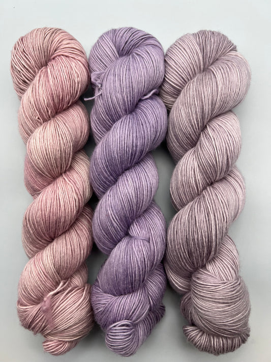 300g Grab Bag Fingering SINGLE PLY- #2
